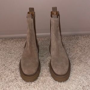 NWOT NEVER WORN Zara Beige Lug Sole Boots